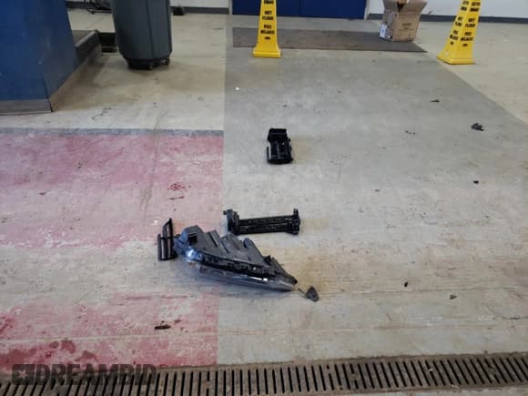 ✅ 2018 Hyundai Ioniq Blue • VIN: KMHC65LC9JU074179 • Lot: 48374295. Wystawiony na Copart z przebiegiem 56 663 mil. Bezpłatny archiwum sprzedaży aukcyjnych z USA i szczegółowy raport historii pojazdu na DreamBid. Zdjęcie 12.