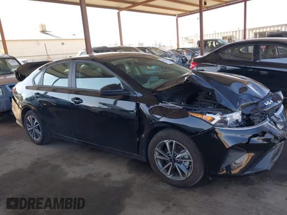 ✅ 2024 Kia Forte LXS • VIN: 3KPF24ADXRE791994 • Lot: 43628395. Wystawiony na IAAI z przebiegiem 25 935 mil. Bezpłatny archiwum sprzedaży aukcyjnych z USA i szczegółowy raport historii pojazdu na DreamBid. Zdjęcie 13.