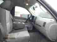 2008 Chevrolet Silverado 1500 Work Truck z VIN 1GCEC14X58Z115601, wystawiony jako IAAI lot #42134593 z przebiegiem 213 219 mil mil oraz . Historia ofert i sprzedaży dostępna na DreamBid. Obrazek 5.