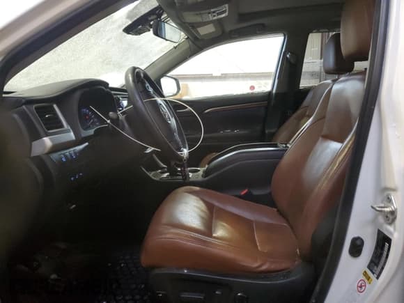 ✅ 2018 Toyota Highlander Limited • VIN: 5TDDZRFH6JS867118 • Lot: 43810385. Wystawiony na Copart z przebiegiem 200 925 mil. Bezpłatny archiwum sprzedaży aukcyjnych z USA i szczegółowy raport historii pojazdu na DreamBid. Zdjęcie 7.