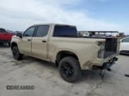 ✅ 2023 Chevrolet Silverado 1500 LT Trail Boss • VIN: 3GCUDFE88PG115832 • Lot: 48761895. Wystawiony na Copart z przebiegiem 57 479 mil. Bezpłatny archiwum sprzedaży aukcyjnych z USA i szczegółowy raport historii pojazdu na DreamBid. Zdjęcie 2.