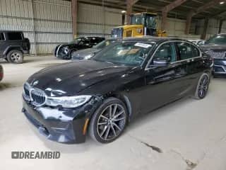 2020 BMW 3 Series 330i xDrive z VIN 3MW5R7J01L8B05799, wystawiony jako Copart lot #55664935 z przebiegiem 141 482 mil mil oraz Czysty tytuł • Clean title. Historia ofert i sprzedaży dostępna na DreamBid. Obrazek 1.