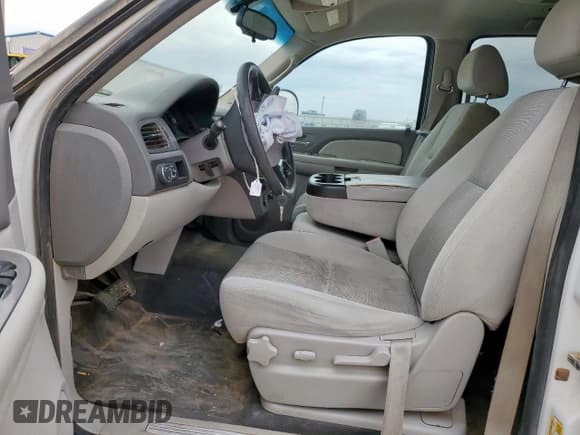 ✅ 2009 Chevrolet Suburban LS • VIN: 1GNFC160X9R175399 • Lot: 84414205. Wystawiony na Copart z przebiegiem 150 715 mil. Bezpłatny archiwum sprzedaży aukcyjnych z USA i szczegółowy raport historii pojazdu na DreamBid. Zdjęcie 7.