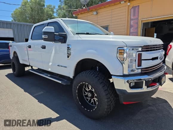 ✅ 2018 Ford F-250 XL • VIN: 1FT7W2BT0JEB39727 • Lot: 57300515. Listed on Copart with 223,881 mi. Free auction sales archive from the USA and detailed vehicle history report at DreamBid. Image 1.