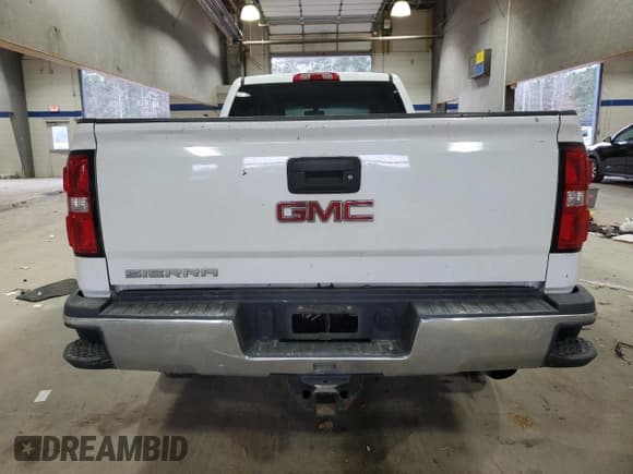 ✅ 2018 GMC Sierra 2500HD • VIN: 1GT12REG9JF178433 • Lot: 47358455. Wystawiony na Copart z przebiegiem 177 980 mil. Bezpłatny archiwum sprzedaży aukcyjnych z USA i szczegółowy raport historii pojazdu na DreamBid. Zdjęcie 6.