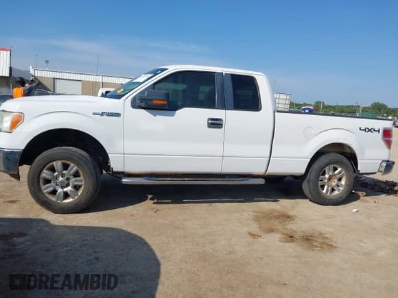 ✅ 2010 Ford F-150 XL • VIN: 1FTFX1EV9AFA03106 • Lot: 43164726. Listed on IAAI with 325,022 mi. Free auction sales archive from the USA and detailed vehicle history report at DreamBid. Image 15.
