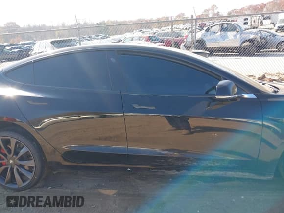 ✅ 2020 Tesla Model 3 Performance • VIN: 5YJ3E1EC2LF714385 • Лот: 43727144. Опубликован ранее на IAAI с пробегом 109 526 миль. Бесплатный доступ к архиву аукционных продаж из США и подробный отчёт об истории автомобиля на DreamBid. Изображение 13.