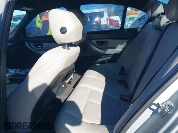 ✅ 2012 BMW 3 Series 335i • VIN: WBA3A9G59CNP35581 • Lot: 43777952. Wystawiony na IAAI z przebiegiem 160 393 mil. Bezpłatny archiwum sprzedaży aukcyjnych z USA i szczegółowy raport historii pojazdu na DreamBid. Zdjęcie 8.