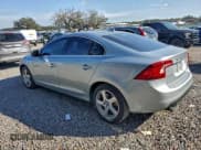 ✅ 2013 Volvo S60 T5 Premier • VIN: YV1612FS5D2173576 • Лот: 93962095. Опубликован ранее на Copart с пробегом 98 340 миль. Бесплатный доступ к архиву аукционных продаж из США и подробный отчёт об истории автомобиля на DreamBid. Изображение 2.