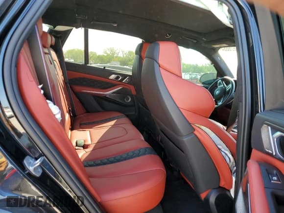 ✅ 2021 BMW X5 M • VIN: 5YMJU0C04M9D92786 • Lot: 70626664. Wystawiony na Copart z przebiegiem Nie podano. Bezpłatny archiwum sprzedaży aukcyjnych z USA i szczegółowy raport historii pojazdu na DreamBid. Zdjęcie 11.