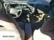 1995 Chevrolet Blazer z VIN 1GNDT13W8S2120237, wystawiony jako Copart lot #78413984 z przebiegiem 146 393 mil mil oraz Szkoda całkowita • Salvage title. Historia ofert i sprzedaży dostępna na DreamBid. Obrazek 8.