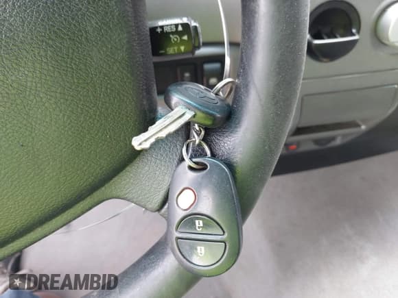 ✅ 2010 Toyota Tundra • VIN: 5TFEY5F18AX082743 • Lot: 42769082. Wystawiony na IAAI z przebiegiem 199 022 mil. Bezpłatny archiwum sprzedaży aukcyjnych z USA i szczegółowy raport historii pojazdu na DreamBid. Zdjęcie 11.