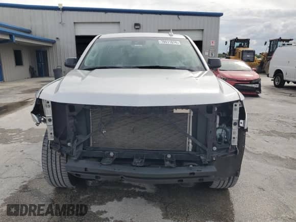 2018 Chevrolet Tahoe Premier z VIN 1GNSCCKJ9JR203707, wystawiony jako Copart lot #78011674 z przebiegiem 76 337 mil mil oraz Szkoda całkowita • Salvage title. Historia ofert i sprzedaży dostępna na DreamBid. Obrazek 5.