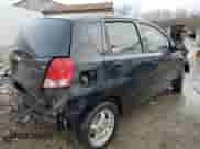 2008 Chevrolet Aveo LS z VIN KL1TD66608B234257, wystawiony jako Copart lot #84234674 z przebiegiem 147 886 mil mil oraz Nie do naprawy • Non repairable. Historia ofert i sprzedaży dostępna na DreamBid. Obrazek 3.