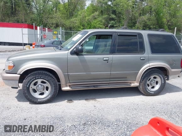 ✅ 2000 Ford Explorer Eddie Bauer • VIN: 1FMDU74E2YUA00568 • Lot: 42176409. Wystawiony na IAAI z przebiegiem 150 479 mil. Bezpłatny archiwum sprzedaży aukcyjnych z USA i szczegółowy raport historii pojazdu na DreamBid. Zdjęcie 14.