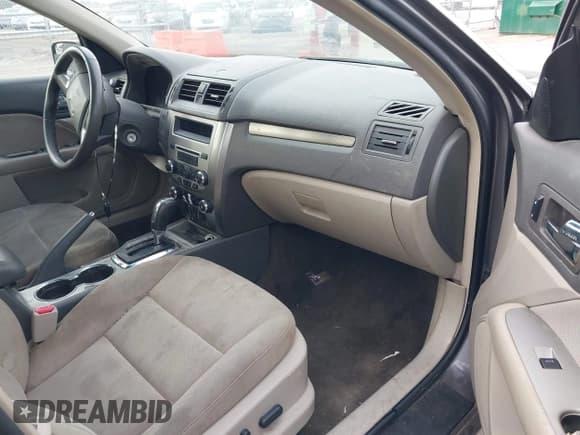 ✅ 2011 Ford Fusion Hybrid • VIN: 3FADP0L33BR116627 • Lot: 43911282. Listed on IAAI with 147,176 mi. Free auction sales archive from the USA and detailed vehicle history report at DreamBid. Image 5.