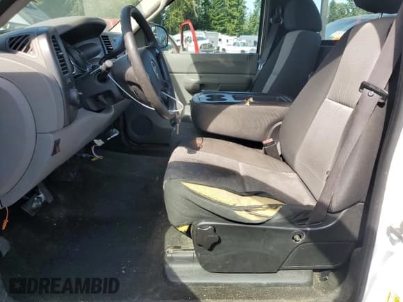 ✅ 2007 Chevrolet Silverado 2500HD Work Truck • VIN: 1GCHC24K77E524650 • Лот: 61488425. Опубликован ранее на Copart с пробегом 264 336 миль. Бесплатный доступ к архиву аукционных продаж из США и подробный отчёт об истории автомобиля на DreamBid. Изображение 7.