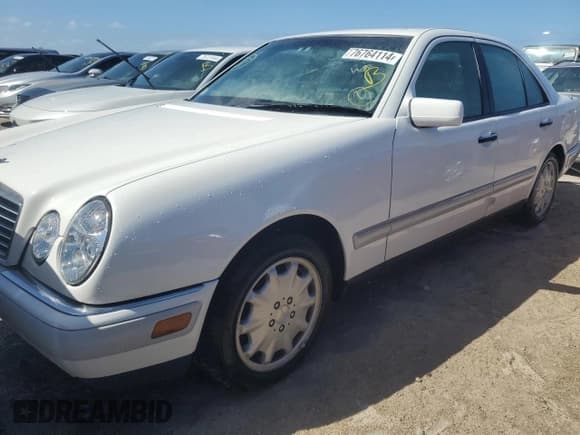 ✅ 1996 Mercedes-Benz E 320 • VIN: WDBJF20F1TJ019480 • Лот: 76764114. Опубликован ранее на Copart с пробегом Не указан. Бесплатный доступ к архиву аукционных продаж из США и подробный отчёт об истории автомобиля на DreamBid. Изображение 1.