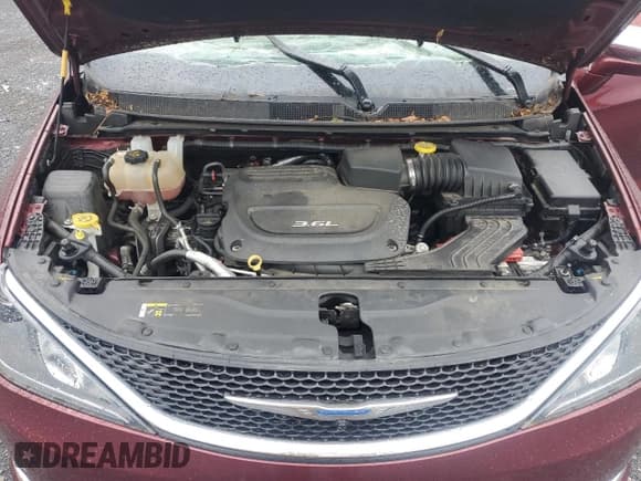 ✅ 2018 Chrysler Pacifica Limited • VIN: 2C4RC1GG3JR295240 • Lot: 64669365. Wystawiony na Copart z przebiegiem 87 318 mil. Bezpłatny archiwum sprzedaży aukcyjnych z USA i szczegółowy raport historii pojazdu na DreamBid. Zdjęcie 12.