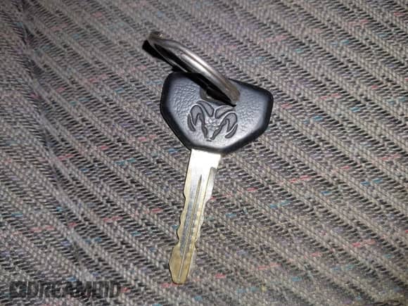 ✅ 2000 Dodge 1500 • VIN: 1B7HF16Y4YS590580 • Лот: 43213855. Размещён на IAAI с пробегом 95 064 миль миль. Получите бесплатный доступ к архиву аукционных продаж из США и посмотрите подробный отчёт об истории автомобиля на DreamBid. Изображение 11.