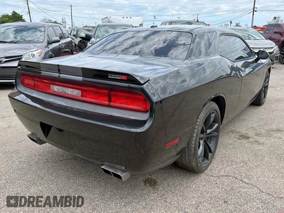 ✅ 2012 Dodge Challenger SRT-8 392 • VIN: 2C3CDYCJ8CH137762 • Lot: 59003275. Wystawiony na Copart z przebiegiem 85 412 mil. Bezpłatny archiwum sprzedaży aukcyjnych z USA i szczegółowy raport historii pojazdu na DreamBid. Zdjęcie 4.