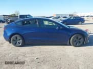 ✅ 2022 Tesla Model 3 Long Range • VIN: 5YJ3E1EB3NF196491 • Lot: 43581396. Wystawiony na IAAI z przebiegiem 46 918 mil. Bezpłatny archiwum sprzedaży aukcyjnych z USA i szczegółowy raport historii pojazdu na DreamBid. Zdjęcie 13.