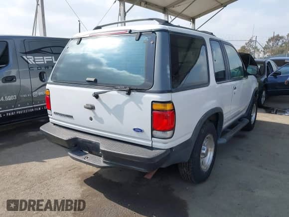 1995 Ford Explorer Eddie Bauer z VIN 1FMCU22XXSUB84913, wystawiony jako IAAI lot #42117807 z przebiegiem 277 152 mil mil oraz . Historia ofert i sprzedaży dostępna na DreamBid. Obrazek 4.