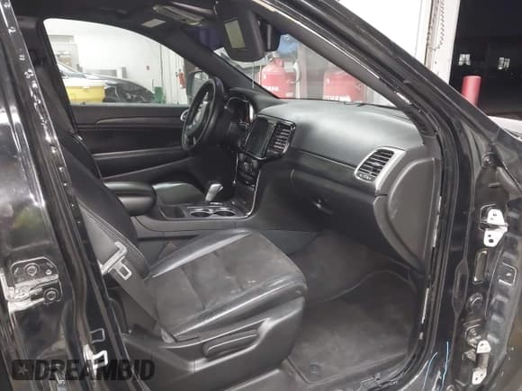 ✅ 2019 Jeep Grand Cherokee Upland • VIN: 1C4RJEAG0KC581059 • Лот: 43316419. Опубликован ранее на IAAI с пробегом 121 960 миль. Бесплатный доступ к архиву аукционных продаж из США и подробный отчёт об истории автомобиля на DreamBid. Изображение 5.