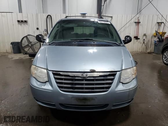 ✅ 2005 Chrysler Town & Country Touring • VIN: 2C4GP54L05R215807 • Лот: 84770625. Опубликован ранее на Copart с пробегом 236 334 миль. Бесплатный доступ к архиву аукционных продаж из США и подробный отчёт об истории автомобиля на DreamBid. Изображение 5.