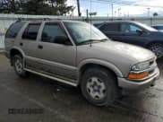 ✅ 2002 Chevrolet Blazer LS • VIN: 1GNDT13WX2K128730 • Lot: 48050165. Wystawiony na Copart z przebiegiem 155 475 mil. Bezpłatny archiwum sprzedaży aukcyjnych z USA i szczegółowy raport historii pojazdu na DreamBid. Zdjęcie 4.