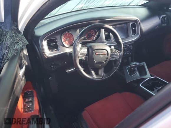 ✅ 2019 Dodge Charger Scat Pack • VIN: 2C3CDXGJXKH605932 • Lot: 86867035. Listed on Copart with 100,803 mi. Free auction sales archive from the USA and detailed vehicle history report at DreamBid. Image 8.