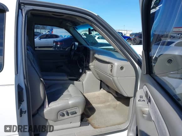 ✅ 2001 Chevrolet Silverado 1500 LT • VIN: 1GCEC19T01Z152616 • Lot: 41454877. Wystawiony na IAAI z przebiegiem 208 347 mil mil. Skorzystaj z bezpłatnego archiwum sprzedaży aukcyjnych z USA i zobacz szczegółowy raport historii pojazdu na DreamBid. Zdjęcie 5.