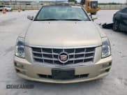 ✅ 2009 Cadillac STS RWD • VIN: 1G6DW67V790132371 • Лот: 70007485. Опубликован ранее на Copart с пробегом 81 181 миль. Бесплатный доступ к архиву аукционных продаж из США и подробный отчёт об истории автомобиля на DreamBid. Изображение 5.