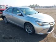 ✅ 2015 Toyota Camry SE • VIN: 4T1BF1FK9FU024493 • Lot: 43202513. Wystawiony na IAAI z przebiegiem 81 314 mil. Bezpłatny archiwum sprzedaży aukcyjnych z USA i szczegółowy raport historii pojazdu na DreamBid. Zdjęcie 1.