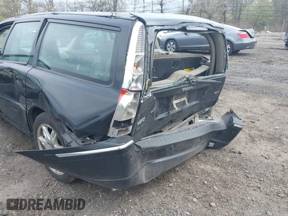 ✅ 2005 Volvo V70 • VIN: YV1SW592952480926 • Lot: 42080283. Listed on IAAI with 209,268 mi. Free auction sales archive from the USA and detailed vehicle history report at DreamBid. Image 6.