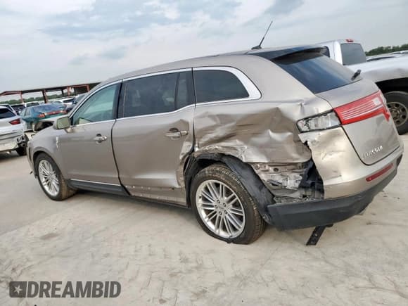 ✅ 2019 Lincoln MKT Reserve • VIN: 2LMHJ5AT7KBL00822 • Лот: 67911175. Опубликован ранее на Copart с пробегом Не указан. Бесплатный доступ к архиву аукционных продаж из США и подробный отчёт об истории автомобиля на DreamBid. Изображение 2.