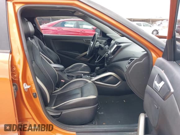 ✅ 2013 Hyundai Veloster Turbo • VIN: KMHTC6AE7DU119420 • Lot: 42676940. Wystawiony na IAAI z przebiegiem 135 948 mil. Bezpłatny archiwum sprzedaży aukcyjnych z USA i szczegółowy raport historii pojazdu na DreamBid. Zdjęcie 5.