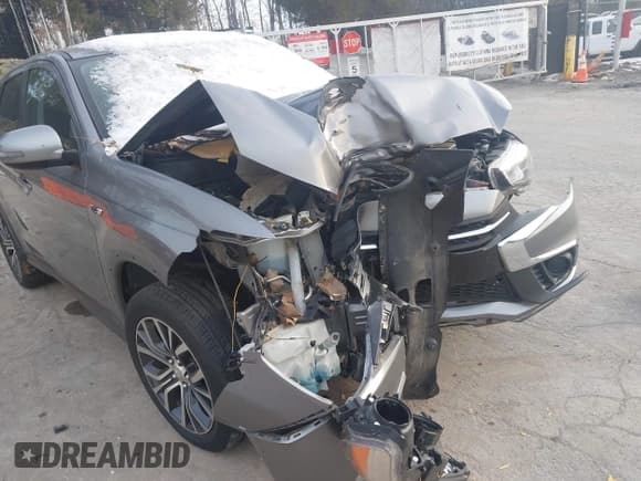 ✅ 2018 Mitsubishi Outlander ES • VIN: JA4AP3AU9JU024255 • Lot: 43906505. Listed on IAAI with 85,982 mi. Free auction sales archive from the USA and detailed vehicle history report at DreamBid. Image 6.