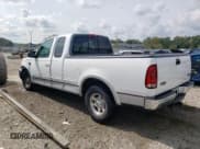 ✅ 1998 Ford F-150 XL • VIN: 1FTRX17L3WNB14207 • Lot: 81527935. Wystawiony na Copart z przebiegiem 236 310 mil. Bezpłatny archiwum sprzedaży aukcyjnych z USA i szczegółowy raport historii pojazdu na DreamBid. Zdjęcie 2.