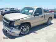 2004 Chevrolet Silverado 1500 z VIN 1GCEC14X74Z166396, wystawiony jako IAAI lot #42528299 z przebiegiem 193 277 mil mil oraz . Historia ofert i sprzedaży dostępna na DreamBid. Obrazek 2.
