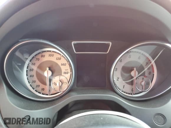 ✅ 2017 Mercedes-Benz GLA 250 • VIN: WDCTG4GB3HJ342856 • Lot: 80836385. Wystawiony na Copart z przebiegiem Nie podano. Bezpłatny archiwum sprzedaży aukcyjnych z USA i szczegółowy raport historii pojazdu na DreamBid. Zdjęcie 9.