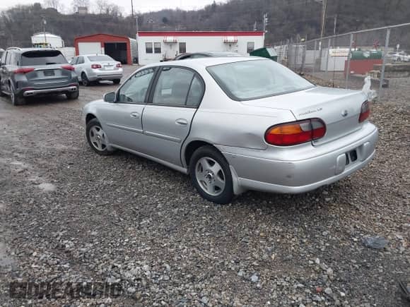 2002 Chevrolet Malibu LS z VIN 1G1NE52J42M529224, wystawiony jako IAAI lot #41672387 z przebiegiem 112 818 mil mil oraz . Historia ofert i sprzedaży dostępna na DreamBid. Obrazek 3.