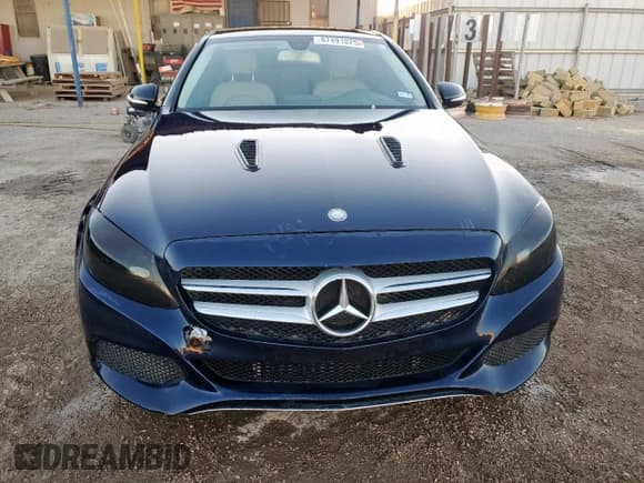 ✅ 2015 Mercedes-Benz C 300 • VIN: 55SWF4JBXFU053670 • Lot: 87491025. Wystawiony na Copart z przebiegiem 109 968 mil. Bezpłatny archiwum sprzedaży aukcyjnych z USA i szczegółowy raport historii pojazdu na DreamBid. Zdjęcie 5.