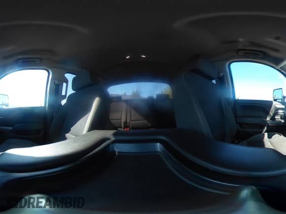 2018 Chevrolet Silverado 1500 LT z VIN 3GCUKREC4JG292008, wystawiony jako IAAI lot #43370209 z przebiegiem 96 545 mil mil oraz . Historia ofert i sprzedaży dostępna na DreamBid. Obrazek 18.