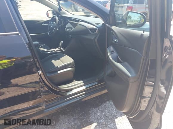 ✅ 2021 Buick Encore GX Preferred • VIN: KL4MMBS24MB048198 • Lot: 43097010. Wystawiony na IAAI z przebiegiem 71 667 mil. Bezpłatny archiwum sprzedaży aukcyjnych z USA i szczegółowy raport historii pojazdu na DreamBid. Zdjęcie 5.