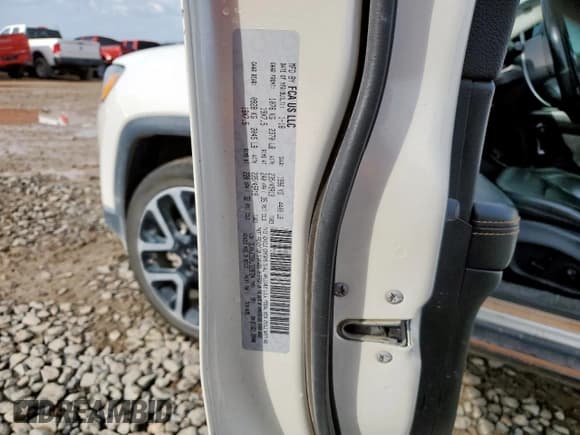 ✅ 2018 Jeep Compass Limited • VIN: 3C4NJCCBXJT228724 • Lot: 81333585. Wystawiony na Copart z przebiegiem 81 188 mil. Bezpłatny archiwum sprzedaży aukcyjnych z USA i szczegółowy raport historii pojazdu na DreamBid. Zdjęcie 13.