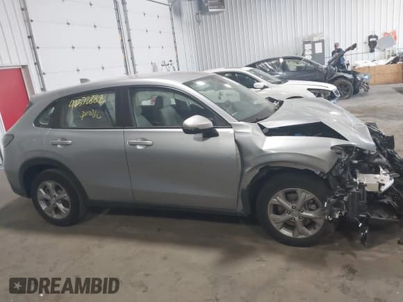 ✅ 2024 Honda HR-V LX • VIN: 3CZRZ2H31RM756478 • Lot: 42372882. Listed on IAAI with 10,166 mi. Free auction sales archive from the USA and detailed vehicle history report at DreamBid. Image 14.