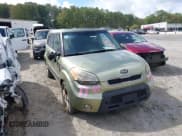 ✅ 2010 Kia Soul Sport • VIN: KNDJT2A2XA7037430 • Lot: 43318390. Wystawiony na IAAI z przebiegiem 211 343 mil. Bezpłatny archiwum sprzedaży aukcyjnych z USA i szczegółowy raport historii pojazdu na DreamBid. Zdjęcie 1.