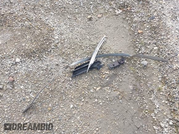 ✅ 2017 Lincoln MKC Select • VIN: 5LMCJ2D94HUL12463 • Лот: 43749231. Опубликован ранее на IAAI с пробегом 100 781 миль. Бесплатный доступ к архиву аукционных продаж из США и подробный отчёт об истории автомобиля на DreamBid. Изображение 12.