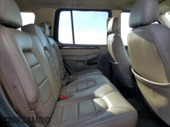 ✅ 2005 Ford Explorer Limited • VIN: 1FMZU75W65UB38347 • Lot: 70468885. Wystawiony na Copart z przebiegiem 188 116 mil. Bezpłatny archiwum sprzedaży aukcyjnych z USA i szczegółowy raport historii pojazdu na DreamBid. Zdjęcie 11.